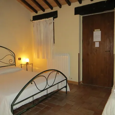 Casale Delle Lucrezie Фермерский дом *