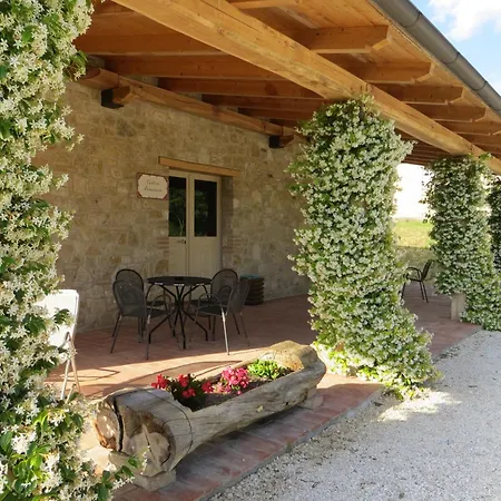 Casale Delle Lucrezie Фермерский дом Тоди