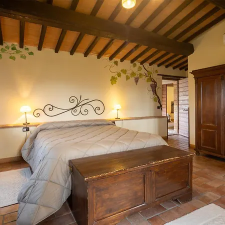 Casale Delle Lucrezie Farm stay Todi