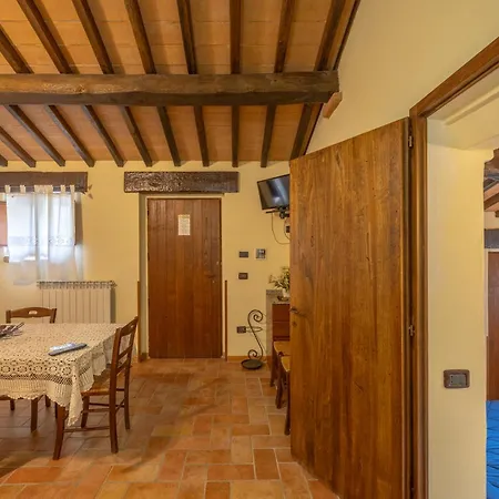 Casale Delle Lucrezie Фермерский дом Тоди